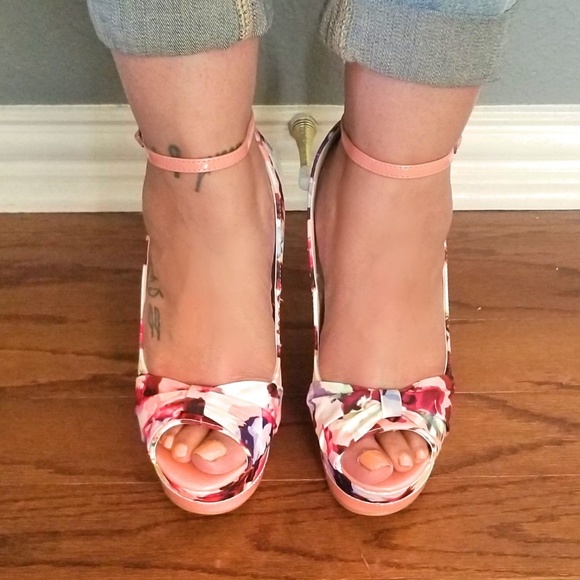 👀 Floral Wedge Sandal - Picture 4 of 6